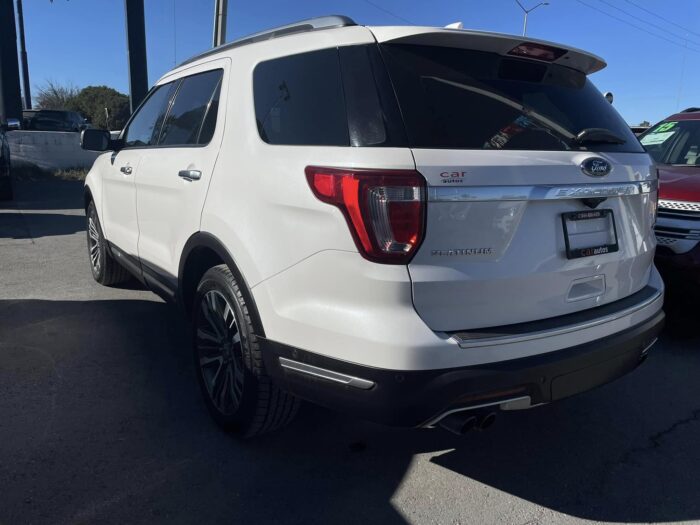 FORD EXPLORER PLATINUM 2019. Imagen de la galería