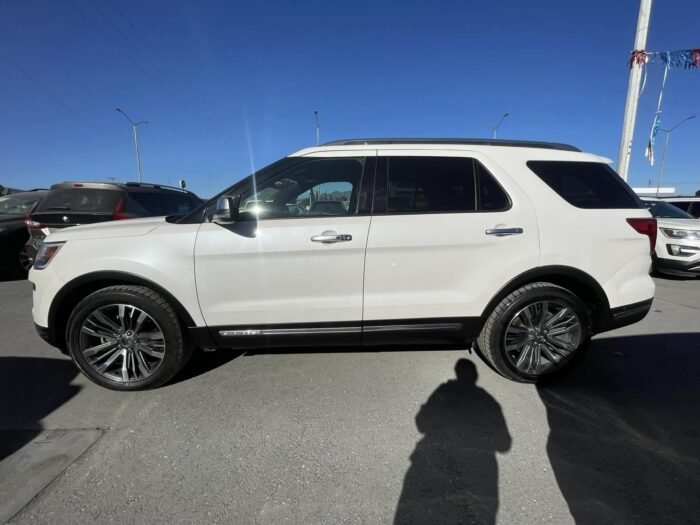 FORD EXPLORER PLATINUM 2019. Imagen de la galería