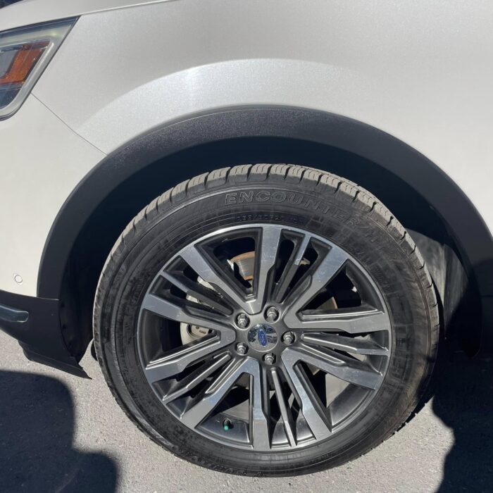 FORD EXPLORER PLATINUM 2019. Imagen de la galería