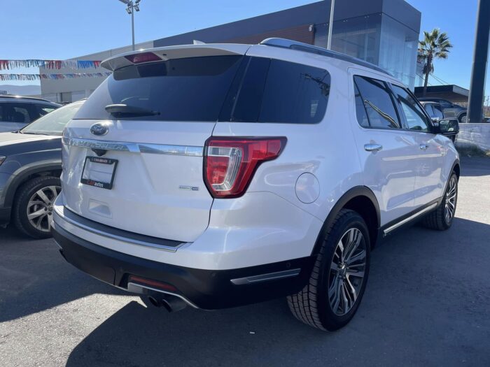 FORD EXPLORER PLATINUM 2019. Imagen de la galería