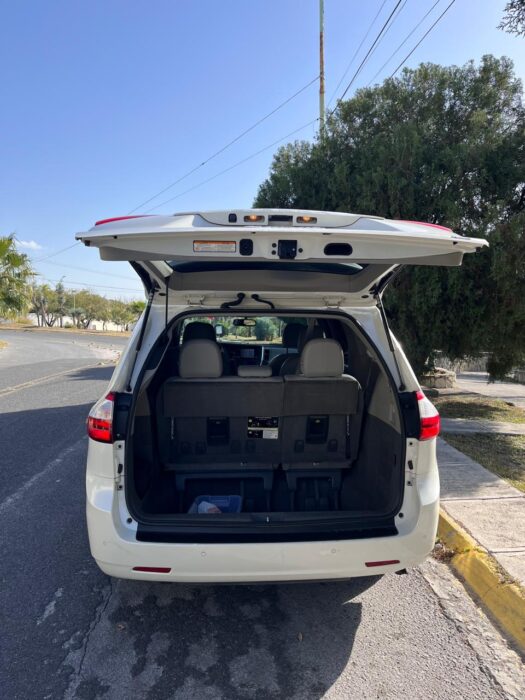 TOYOTA SIENNA XLE LEATHER XLE PIEL 2019. Imagen de la galería