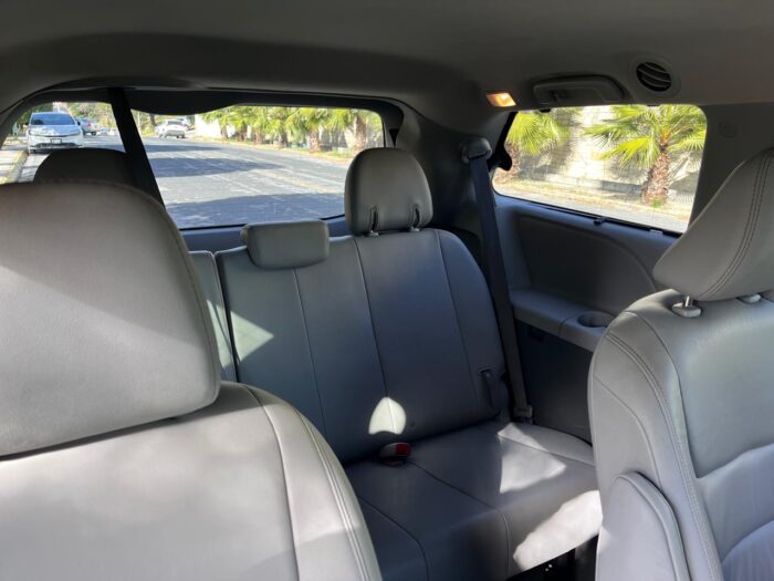 TOYOTA SIENNA XLE LEATHER XLE PIEL 2019. Imagen de la galería