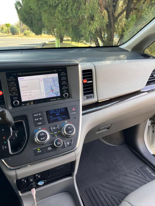 TOYOTA SIENNA XLE LEATHER XLE PIEL 2019. Imagen de la galería